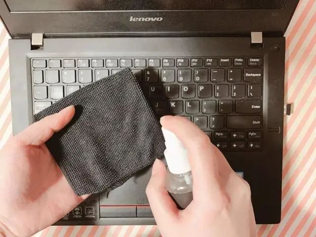 【一記居家】住手！不要再用酒精清潔電腦、手機(jī)屏幕，否則……